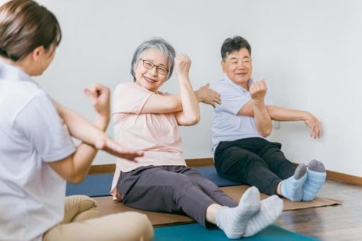 多摩のデイサービスで体操・ストレッチレク講師
